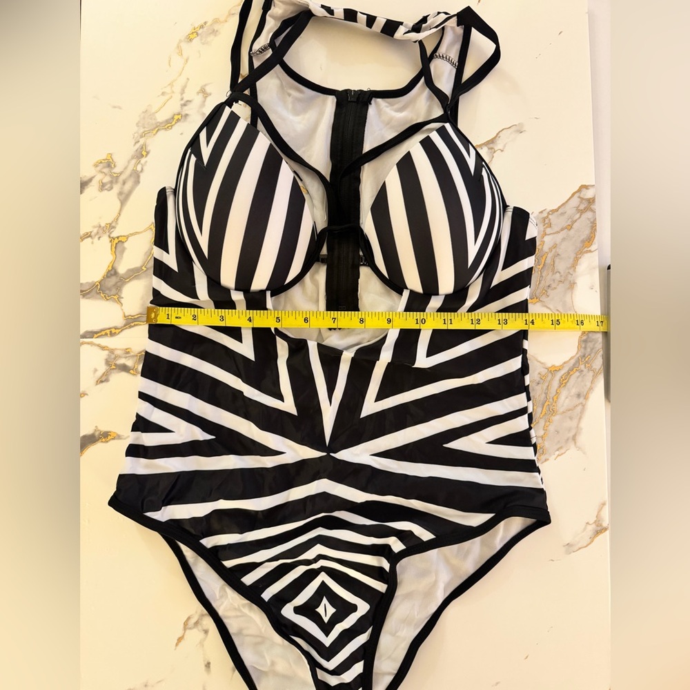 Black and White One Piece Swimsuit Monokini Cutouts Inspired by Andrea Iyama XL - Picture 5 of 11